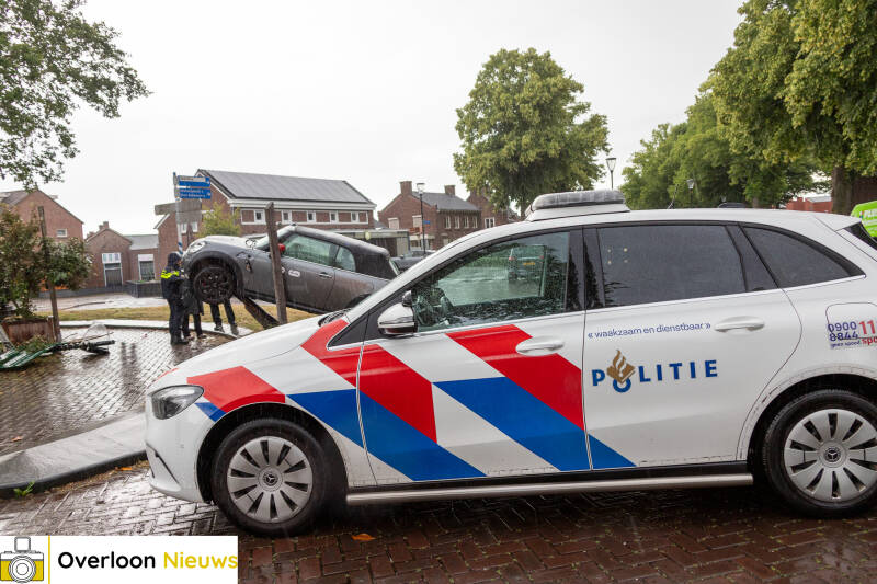 auto-botst-tegen-lantaarnpaal-na-stuurcorrectie-09-06-2026-05-standard.jpg