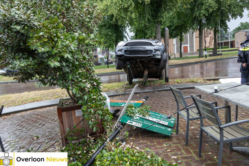auto-botst-tegen-lantaarnpaal-na-stuurcorrectie-09-06-2026-11-standard.jpg
