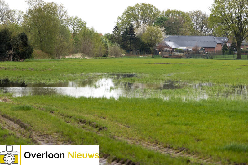 bouwplannen-lopen-vertraging-op-grond-te-nat-en-bemalingspompen-niet-aan-te-slepen-12-04-2024-6-standard.jpg