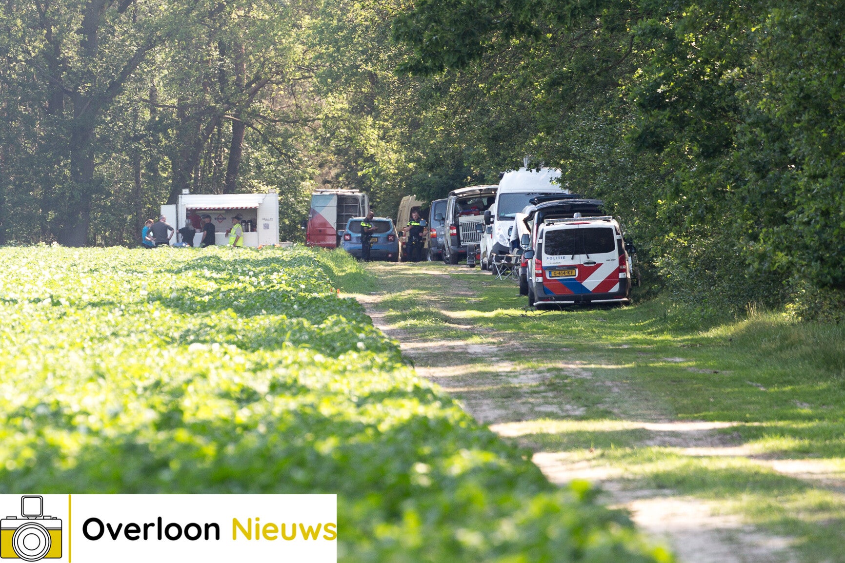 politieisopzoeknaareenvermistpersoonomgevingvanoverloon10-06-2023--8.jpg