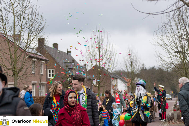 carnavalsfeest-barst-los-op-kindcentrum-t-loont-28-02-2025-21-standard.jpg