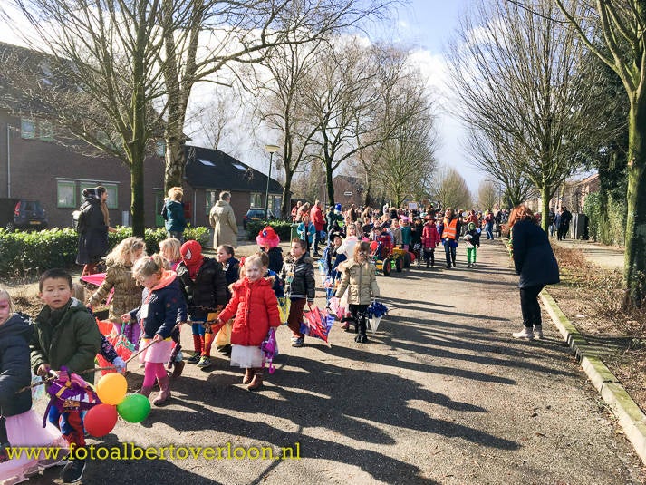 carnavalsoptochtJosefschool10.jpg