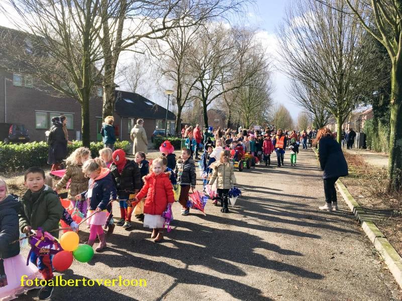 carnavalsoptochtJosefschool24-2-201710.jpg