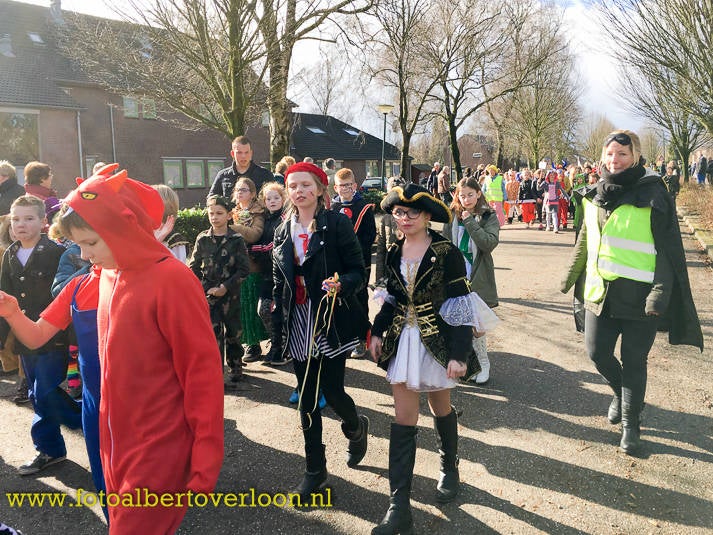carnavalsoptochtJosefschool24.jpg