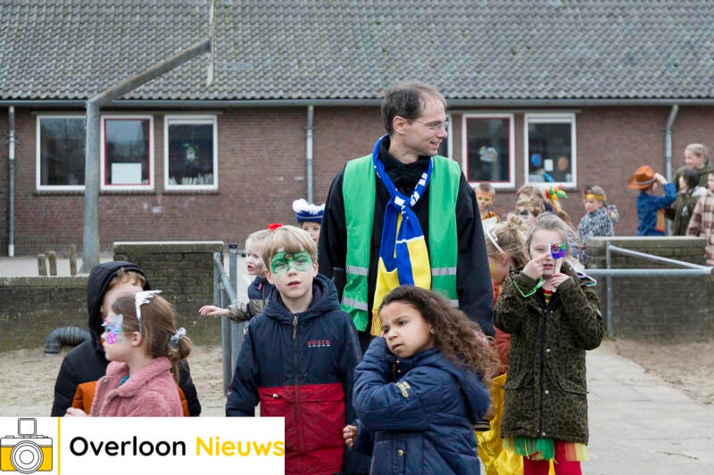 carnavalsoptochtbasisschooljosefschool17-02-2023--3.jpg