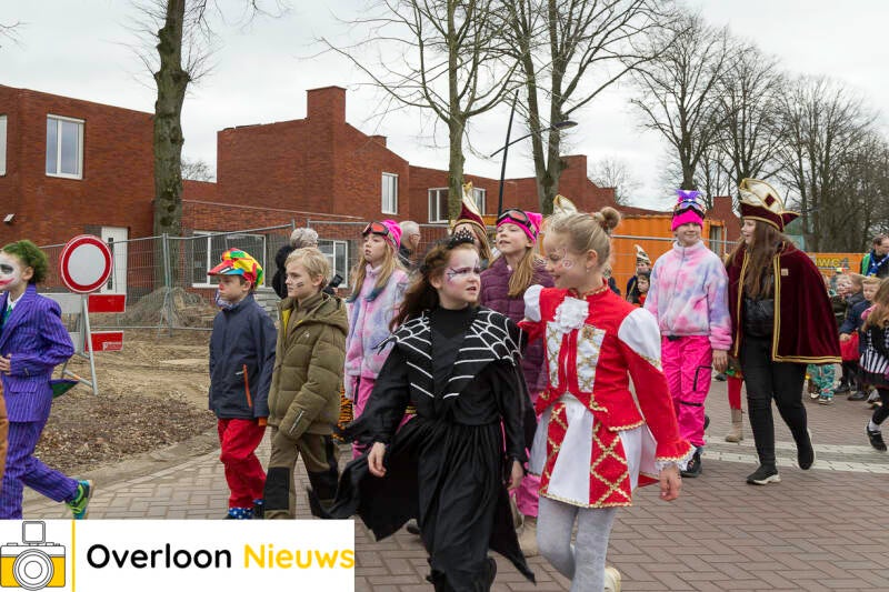 carnavalsoptochtbasisschooljosefschool17-02-2023--35.jpg