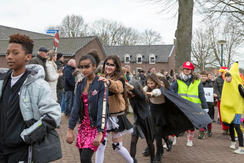 carnavalsoptochtbasisschooljosefschool17-02-2023--8-1.jpg