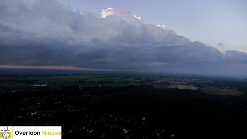 donkere-wolken-trekken-over-overloon-26-07-2026-3-standard.jpg