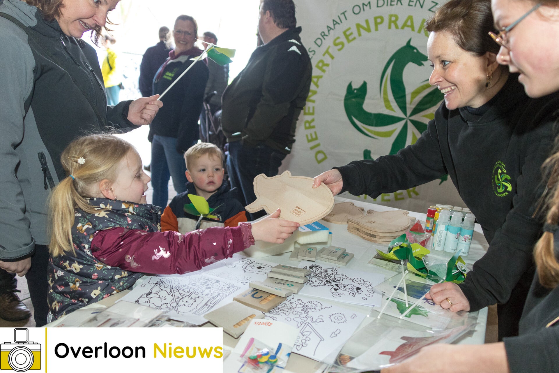 dorpsfestival-overloon-een-dag-vol-vermaak-en-activiteiten-ten-behoeve-van-de-alpe-d-huzes-01-04-2024-84-standard.jpg