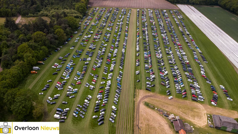duizenden-auto-s-vullen-parkeerplaats-militracks-bij-het-schaartven-in-overloon-17-05-2026-4-standard-jepbs9.jpg