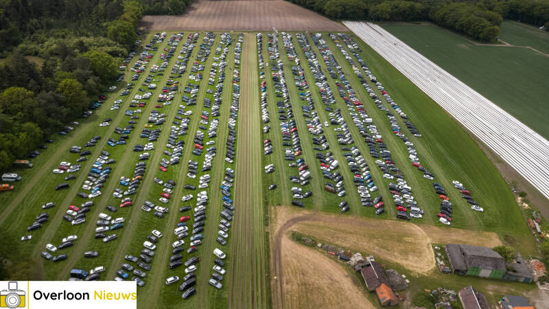 duizenden-auto-s-vullen-parkeerplaats-militracks-bij-het-schaartven-in-overloon-17-05-2026-5-standard.jpg