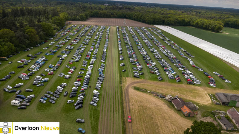 duizenden-auto-s-vullen-parkeerplaats-militracks-bij-het-schaartven-in-overloon-17-05-2026-6-standard.jpg
