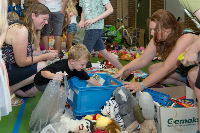 geslaagdelonsekinderkleedjesmarkt19-08-2023-15-1.jpg