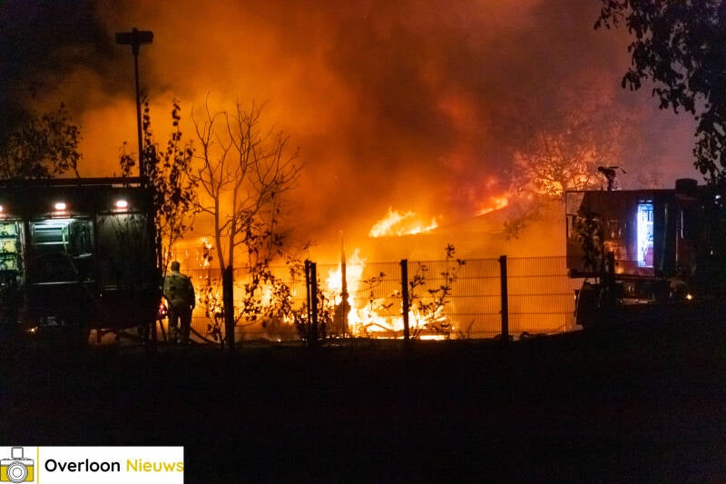 grote-brand-op-chaletpark-in-overloon-meerdere-chalets-verwoest-25-09-2025-12-standard.jpg
