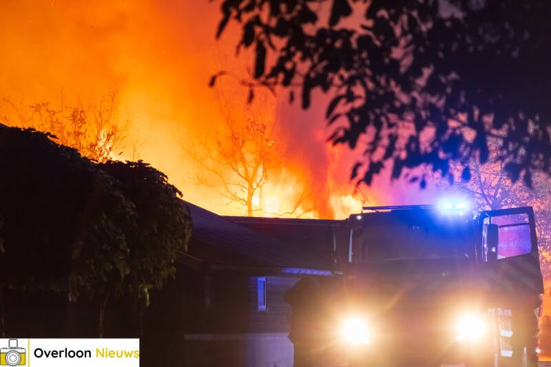 grote-brand-op-chaletpark-in-overloon-meerdere-chalets-verwoest-25-09-2025-14-standard.jpg