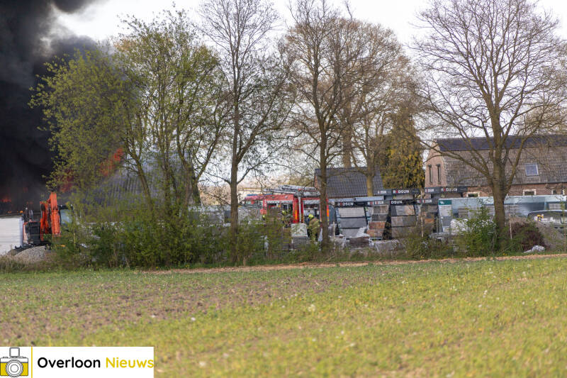 grote-brand-verwoest-loods-in-overloon-08-04-2026-10-standard.jpg