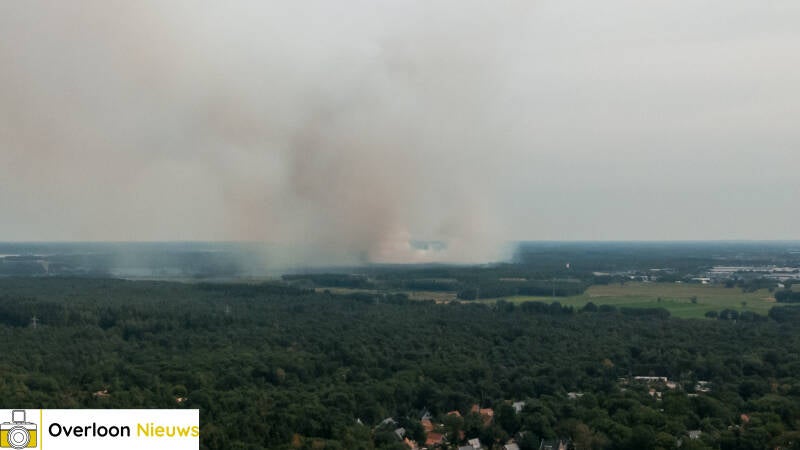 grote-natuurbrand-in-oostrum_-rookpluim-goed-zichtbaar-vanuit-overloon-03-08-2026-3-standard.jpg