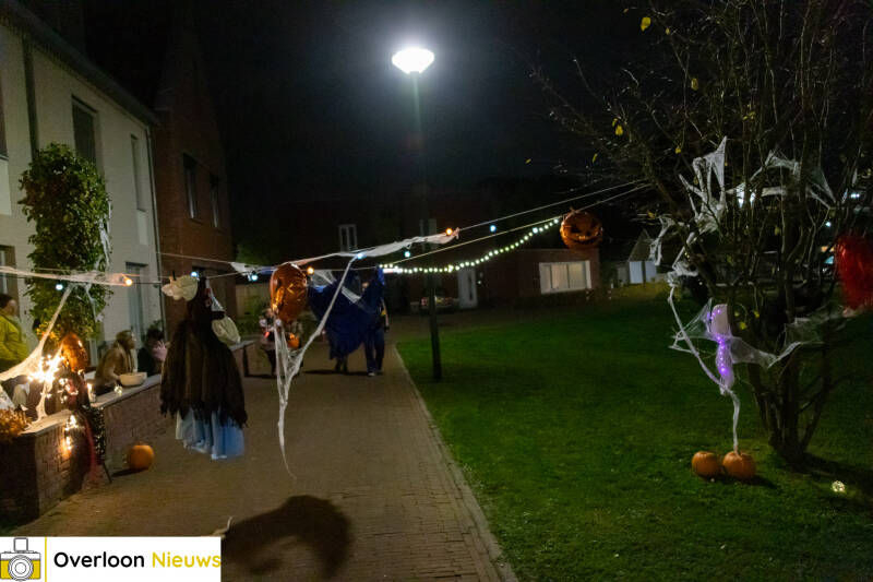halloween-overloon-in-het-teken-van-saamhorigheid-en-herinnering-31-10-2025-25-standard.jpg