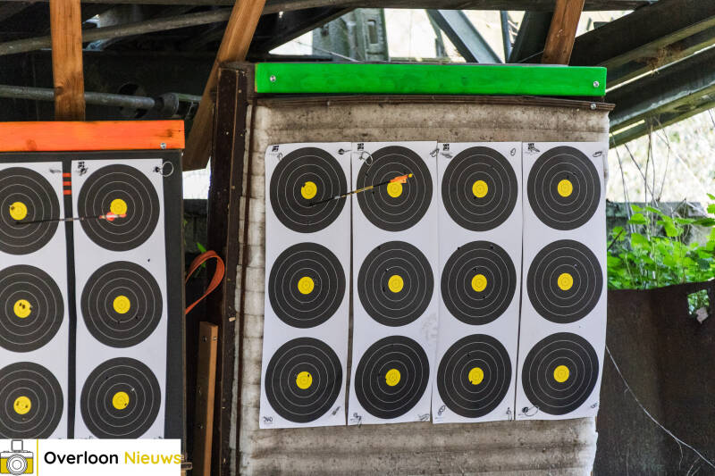 handboogschutters-testen-hun-vaardigheden-tijdens-bijzondere-wedstrijd-op-terrein-oorlogsmuseum-overloon-05-04-2025-10-standard.jpg