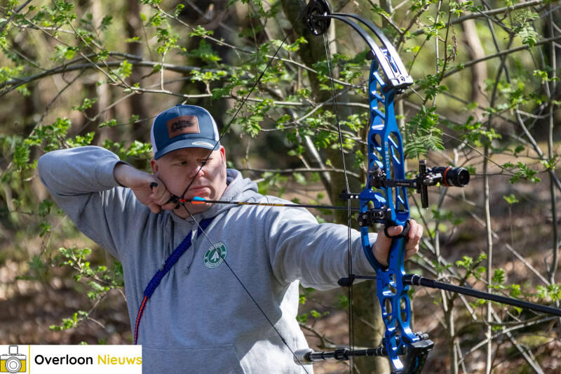 handboogschutters-testen-hun-vaardigheden-tijdens-bijzondere-wedstrijd-op-terrein-oorlogsmuseum-overloon-05-04-2025-12-standard.jpg