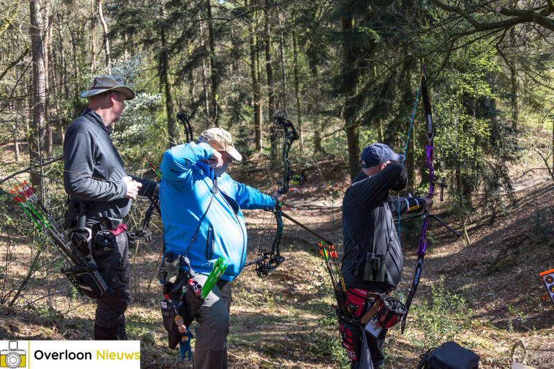 handboogschutters-testen-hun-vaardigheden-tijdens-bijzondere-wedstrijd-op-terrein-oorlogsmuseum-overloon-05-04-2025-18-standard.jpg