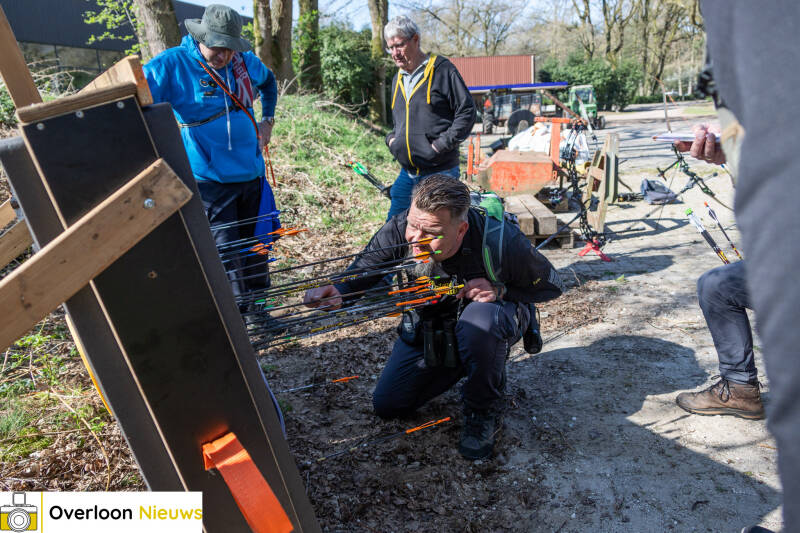 handboogschutters-testen-hun-vaardigheden-tijdens-bijzondere-wedstrijd-op-terrein-oorlogsmuseum-overloon-05-04-2025-24-standard.jpg