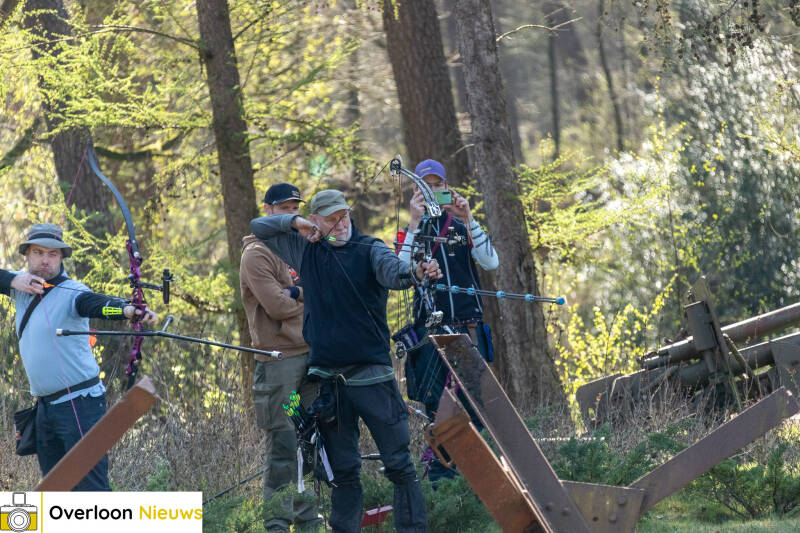 handboogschutters-testen-hun-vaardigheden-tijdens-bijzondere-wedstrijd-op-terrein-oorlogsmuseum-overloon-05-04-2025-31-standard.jpg