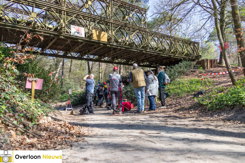 handboogschutters-testen-hun-vaardigheden-tijdens-bijzondere-wedstrijd-op-terrein-oorlogsmuseum-overloon-05-04-2025-46-standard.jpg