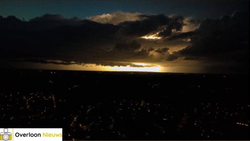 het-bliksemt-boven-overloon-20-08-2026-9-standard-y8ic94.jpg