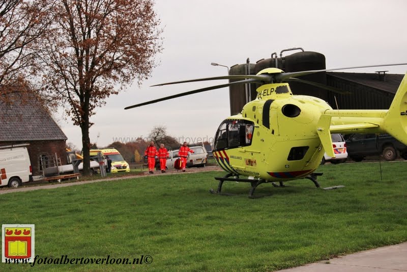 traumahelikopter landt in overloon 21-11-2012 (15).JPG