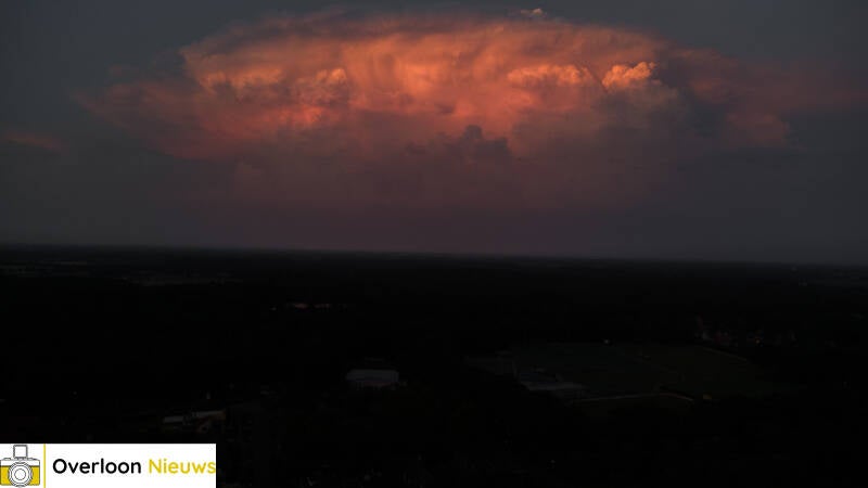 is-deze-opvallende-wolk-een-teken-van-naderend-onweer-26-06-2026-6-standard-lz2xfk.jpg