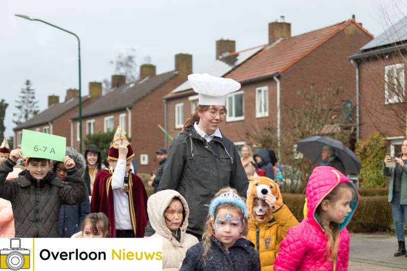 kindcentrum-tloont-viert-carnaval-met-kleurrijke-carnavalsoptocht-09-02-2024-14.jpg