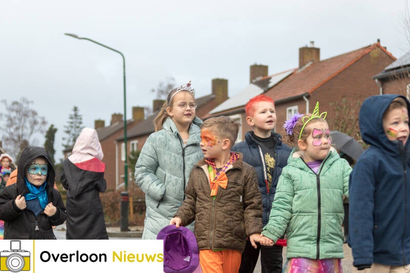 kindcentrum-tloont-viert-carnaval-met-kleurrijke-carnavalsoptocht-09-02-2024-17.jpg