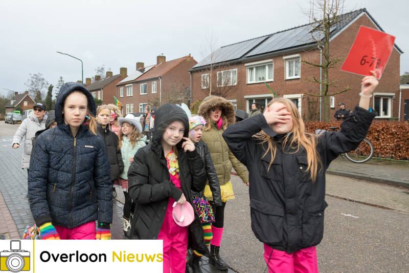 kindcentrum-tloont-viert-carnaval-met-kleurrijke-carnavalsoptocht-09-02-2024-23.jpg