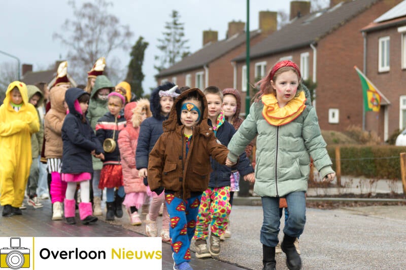 kindcentrum-tloont-viert-carnaval-met-kleurrijke-carnavalsoptocht-09-02-2024-25.jpg