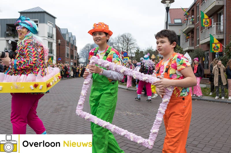 kleurrijke-carnavalsoptocht-brengt-vreugde-en-gezelligheid-11-02-2024--114.jpg