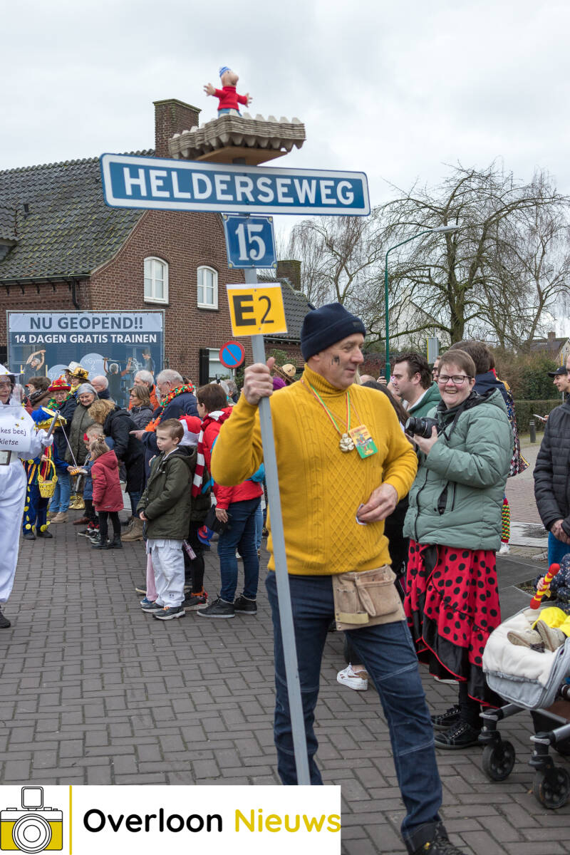 kleurrijke-carnavalsoptocht-brengt-vreugde-en-gezelligheid-11-02-2024--29.jpg