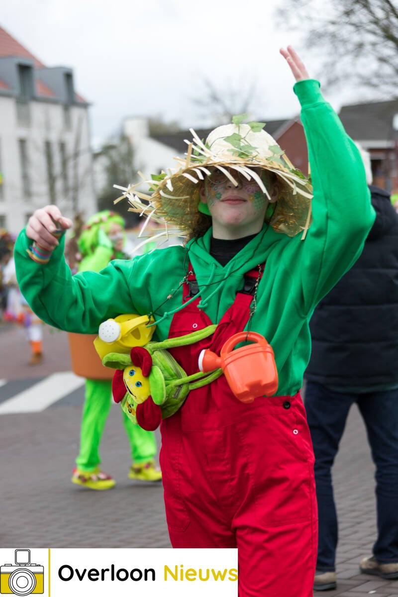 kleurrijke-carnavalsoptocht-brengt-vreugde-en-gezelligheid-11-02-2024--44.jpg