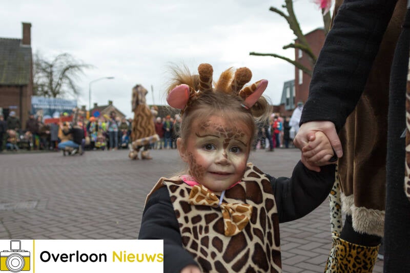 kleurrijke-carnavalsoptocht-brengt-vreugde-en-gezelligheid-11-02-2024--52.jpg