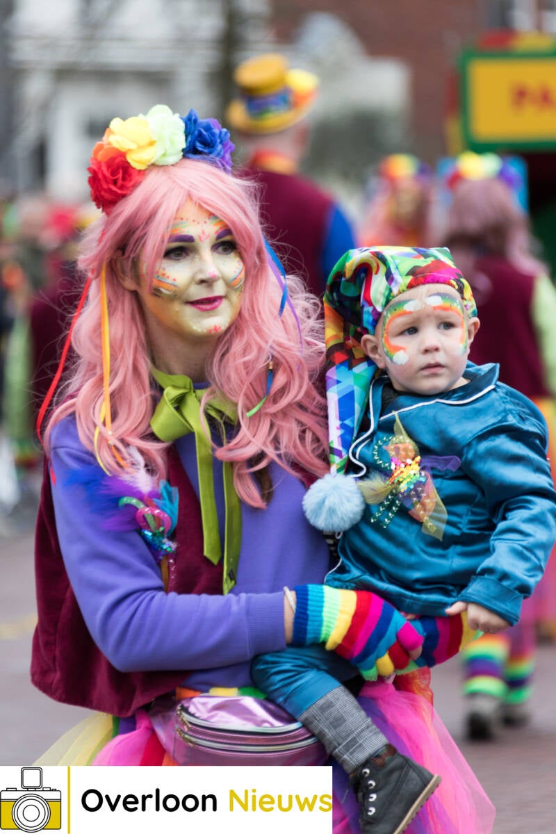 kleurrijke-carnavalsoptocht-brengt-vreugde-en-gezelligheid-11-02-2024--71.jpg