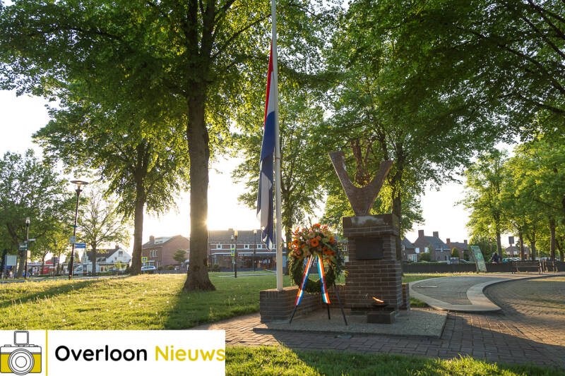 kransleggingVrijheidsmonument04-05-2020--11.jpg