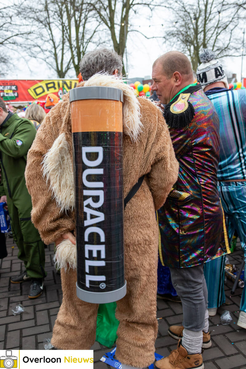 loe-n-viert-carnaval-met-spetterend-hui-buute-01-03-2025-40-standard.jpg