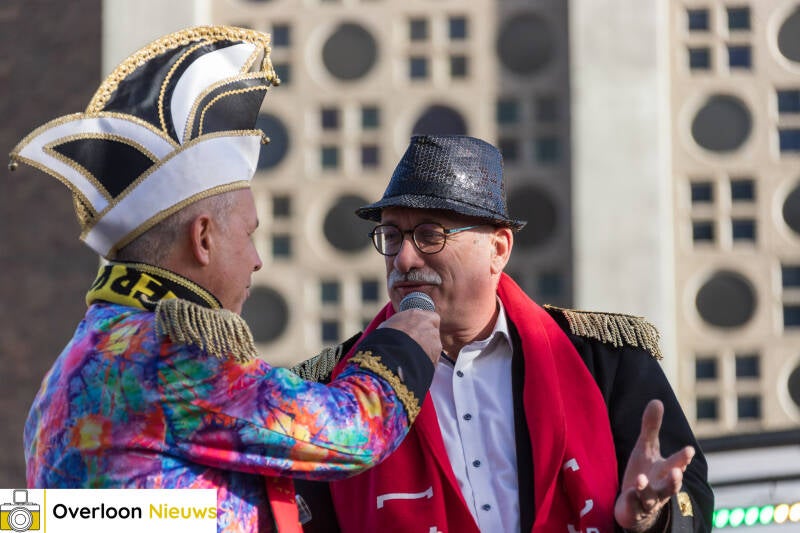 overloons-elfde-van-de-elfde-pleinfeest-groeit-uit-tot-de-carnavalsopener-in-brabant-11-11-2024-019-standard.jpg