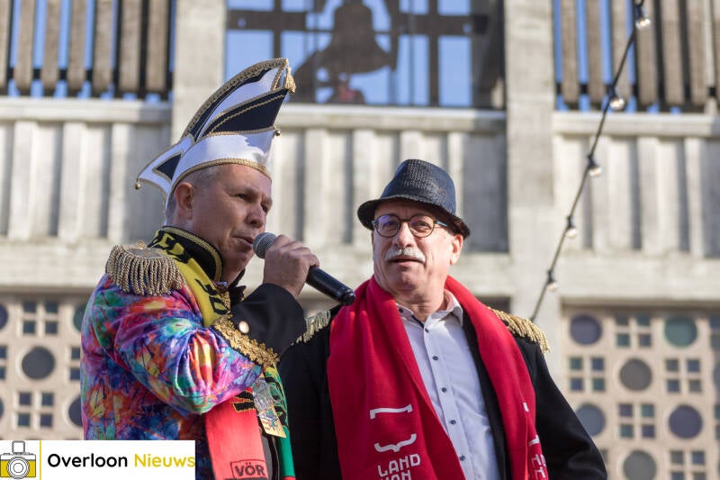 overloons-elfde-van-de-elfde-pleinfeest-groeit-uit-tot-de-carnavalsopener-in-brabant-11-11-2024-022-standard.jpg