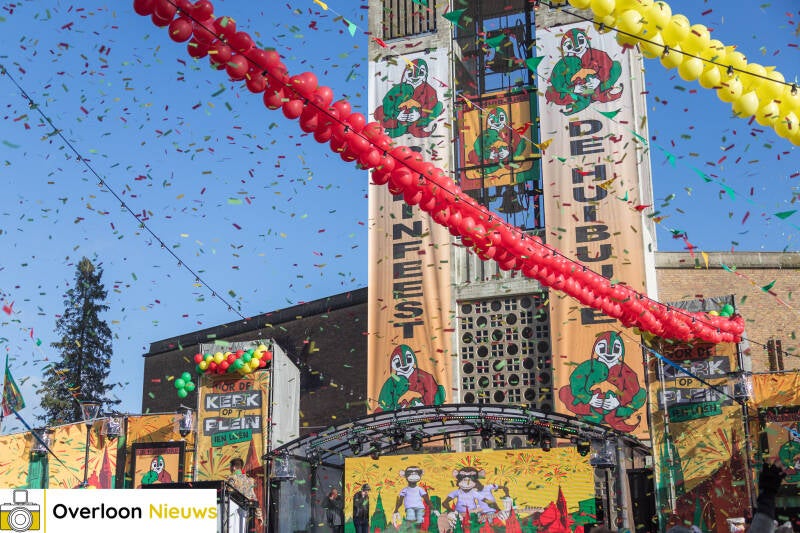 overloons-elfde-van-de-elfde-pleinfeest-groeit-uit-tot-de-carnavalsopener-in-brabant-11-11-2024-029-standard.jpg