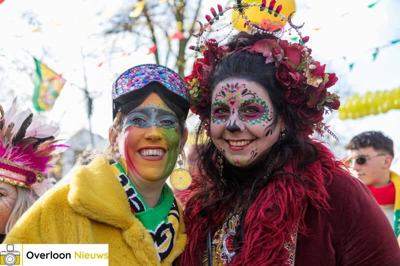 overloons-elfde-van-de-elfde-pleinfeest-groeit-uit-tot-de-carnavalsopener-in-brabant-11-11-2024-059-standard.jpg