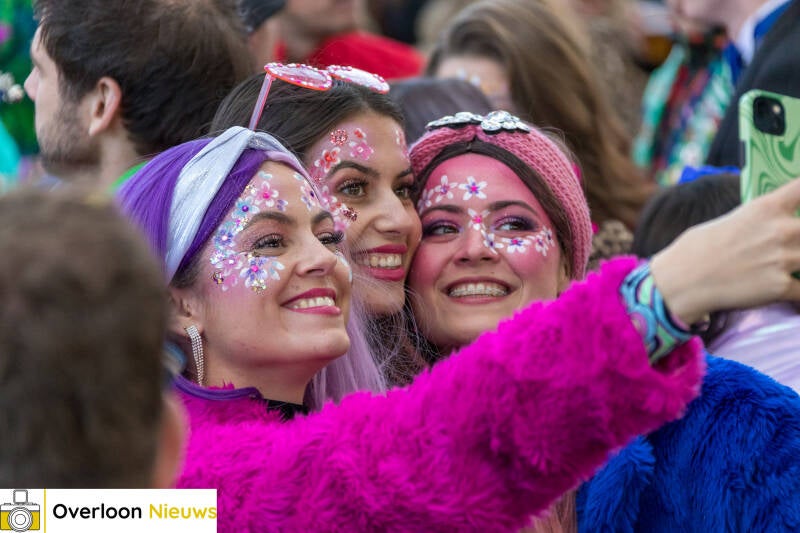 overloons-elfde-van-de-elfde-pleinfeest-groeit-uit-tot-de-carnavalsopener-in-brabant-11-11-2024-087-standard.jpg