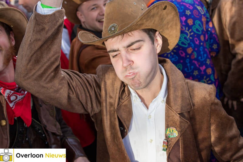 overloons-elfde-van-de-elfde-pleinfeest-groeit-uit-tot-de-carnavalsopener-in-brabant-11-11-2024-153-standard.jpg