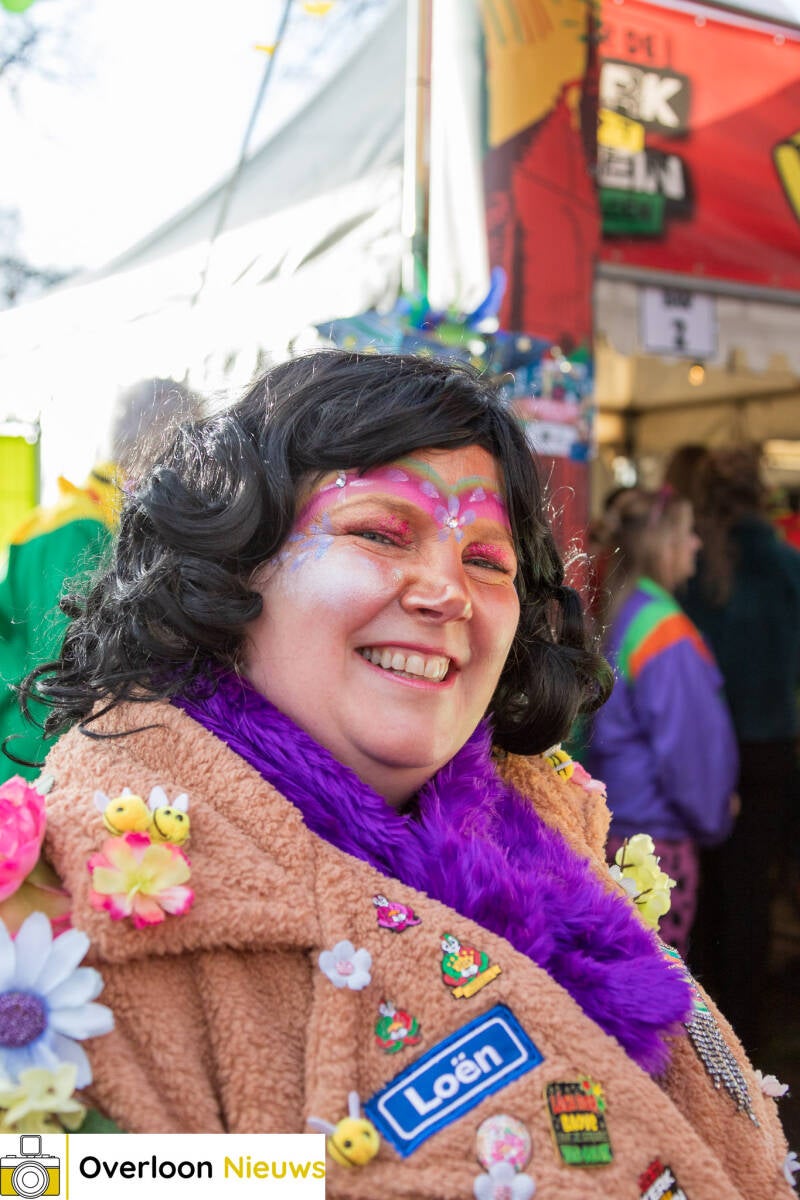 overloons-elfde-van-de-elfde-pleinfeest-groeit-uit-tot-de-carnavalsopener-in-brabant-11-11-2024-155-standard.jpg