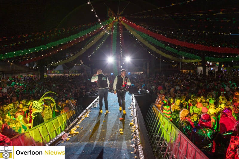 overloons-elfde-van-de-elfde-pleinfeest-groeit-uit-tot-de-carnavalsopener-in-brabant-11-11-2024-215-standard.jpg